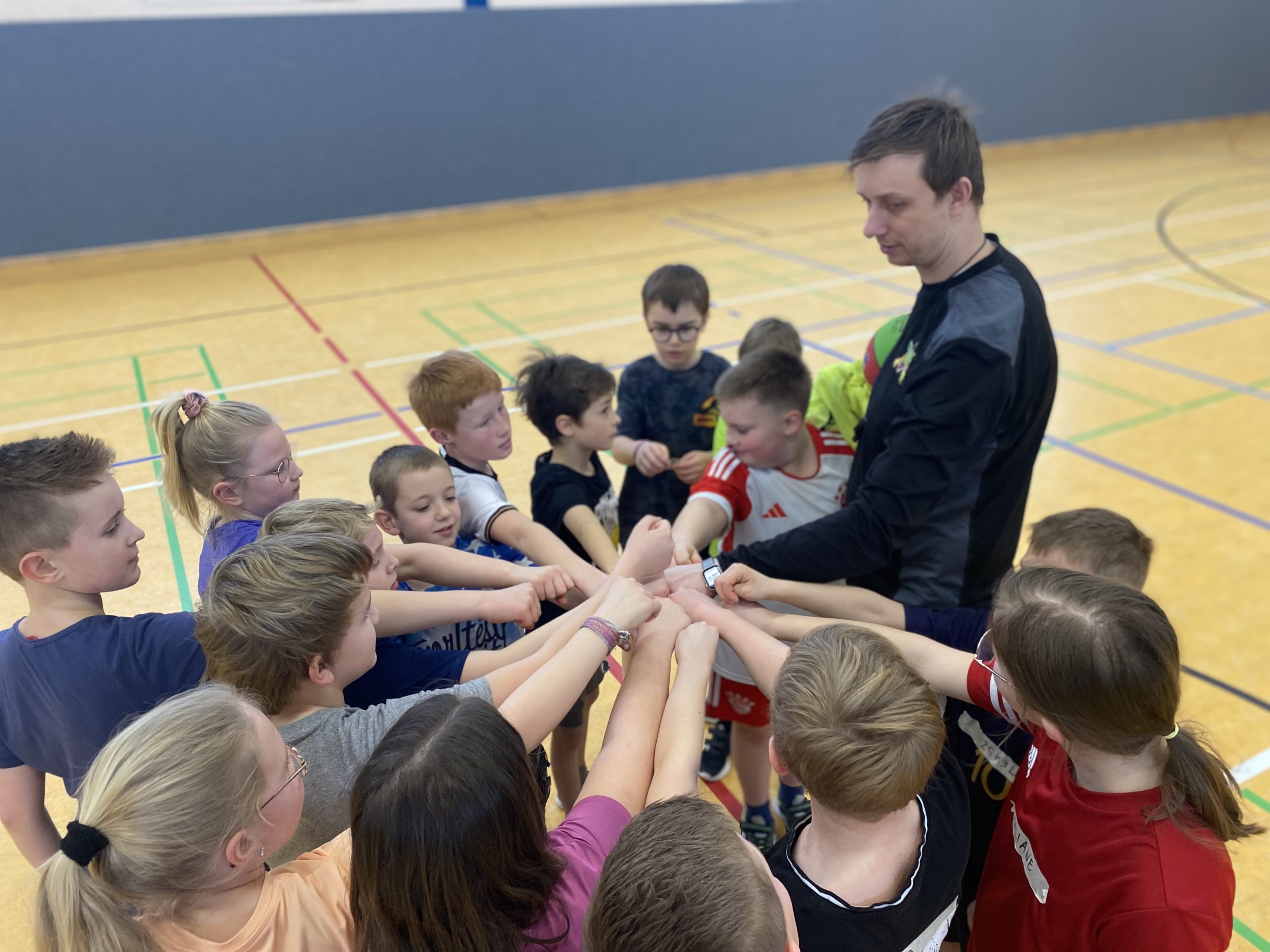  Basketball in der Schule: Jugendtrainer der Dragons zu Gast in Jahrgang 5